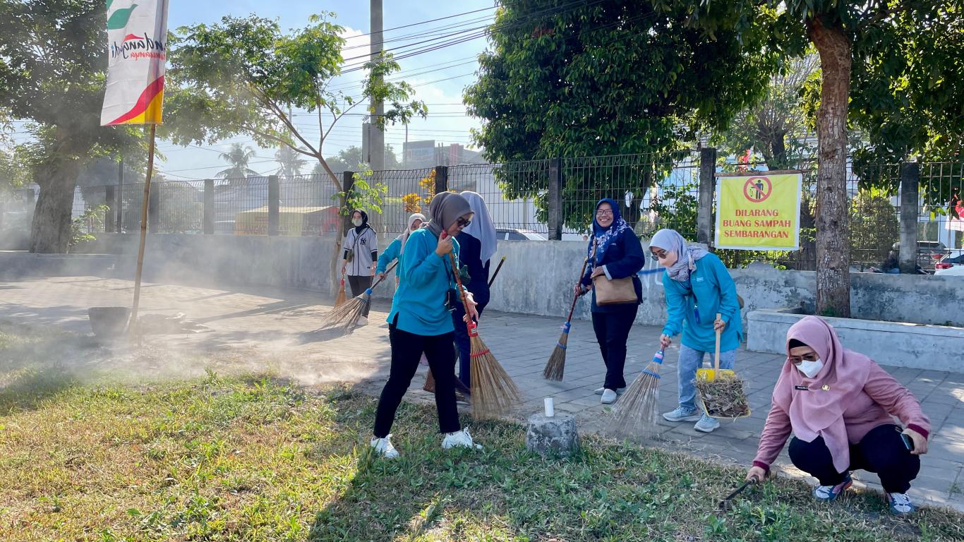 gambar_PERSIAPAN PERINGATAN HUT RI DI LAPANGAN SENDANGADI